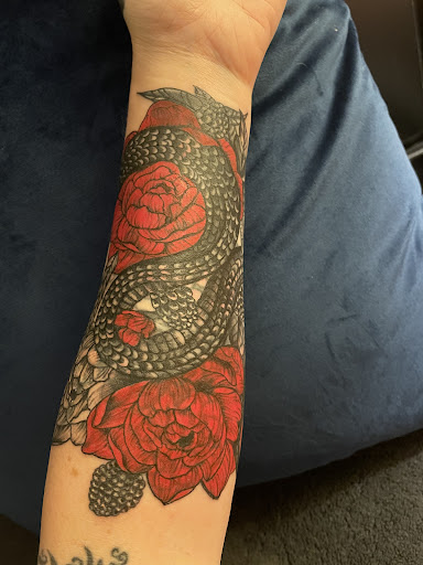 Explore mens finger tattoos ideas, creative tattoo ideas in Atlanta, available at Empyrean Tattoo Studio