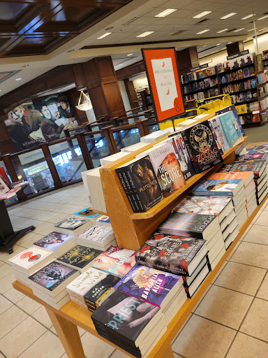 Book Store «Barnes & Noble Booksellers Baton Rouge», reviews and photos, 2590 Citiplace Ct, Baton Rouge, LA 70808, USA