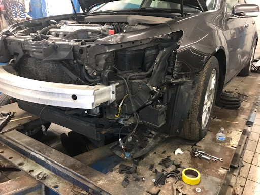 Auto Body Shop «Mid America Body Shop & Complete Auto Repair», reviews and photos, 2323 Main St, Evanston, IL 60202, USA