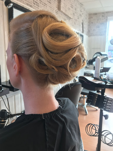 Salon D'lux V / selda Rakipovska in Lyngby, Lyngby-Taarbæk