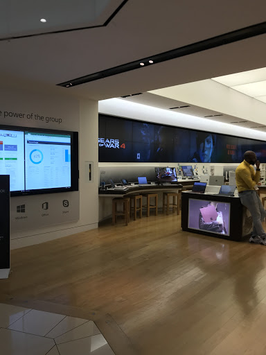 Computer Store «Microsoft Store - Kenwood Towne Centre», reviews and photos, 7875 Montgomery Rd #2205, Cincinnati, OH 45236, USA