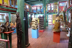 Museo de madera image