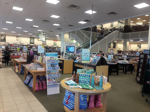 Book Store «Barnes & Noble Booksellers Crocker Park», reviews and photos, 198 Crocker Park Blvd, Westlake, OH 44145, USA