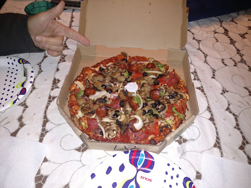 Pizza Restaurant «Round Table Pizza», reviews and photos, 821 11th St, Lakeport, CA 95453, USA