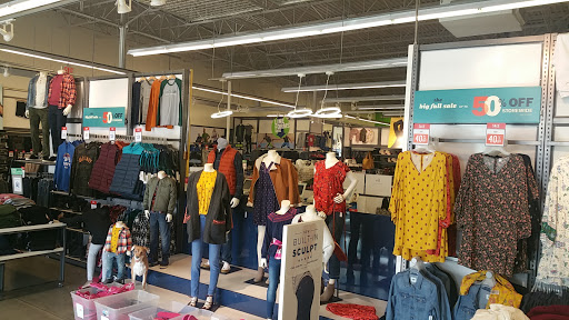 Clothing Store «Old Navy», reviews and photos, 4300 Towne Center Dr, Louisville, KY 40241, USA