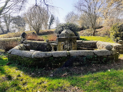 Fontaine de la Trinité-Bezver à Langonnet