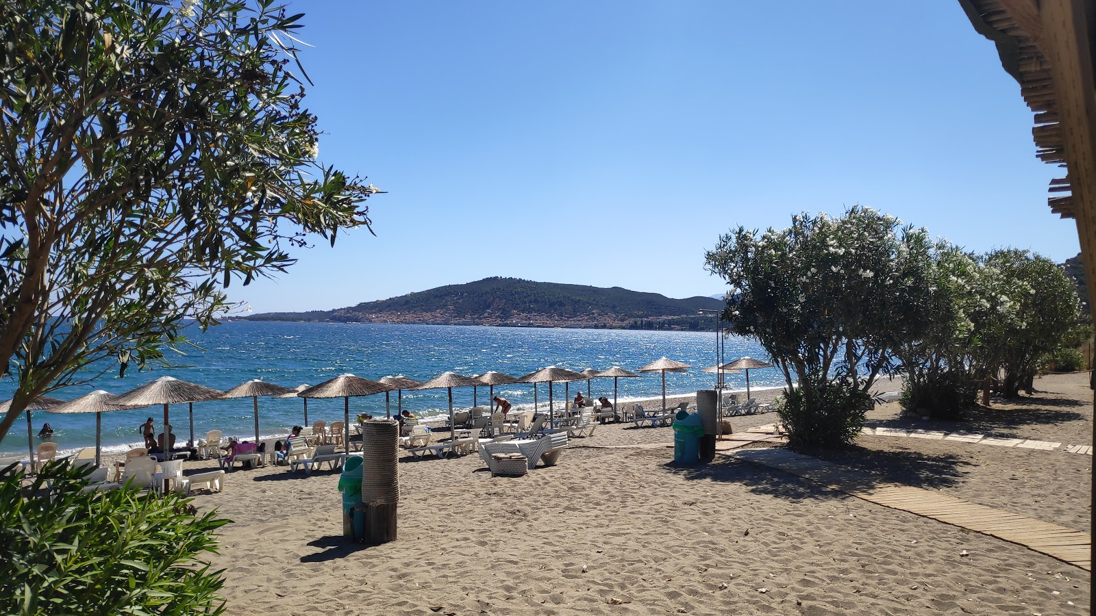 Photo de Selinitsa beach avec l'eau bleu-vert de surface