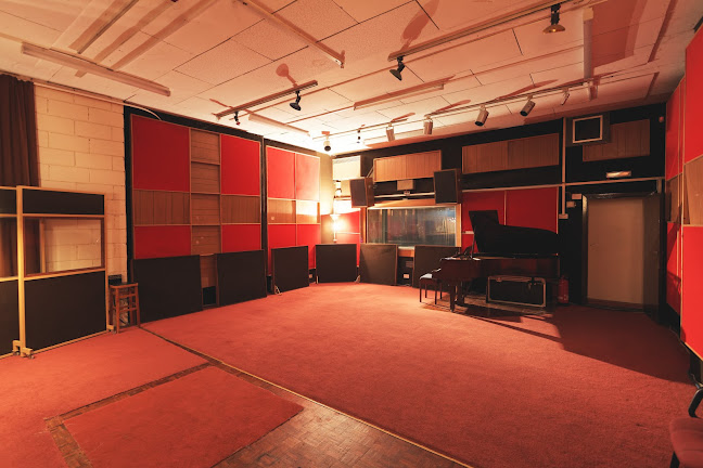Reviews of Old Smithy Recording Studios Ltd in Worcester - Music store