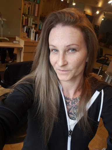 Beauty Salon «Columbia Gorge Salon & Spa», reviews and photos, 205 E Historic Columbia River Hwy, Troutdale, OR 97060, USA