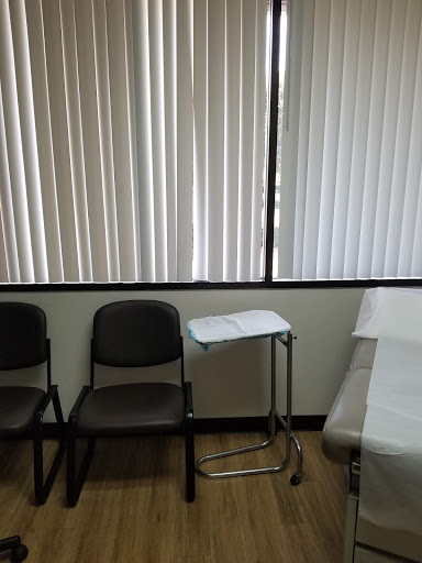 Urgent care center «Woodbridge Walk-In Urgent Care», reviews and photos