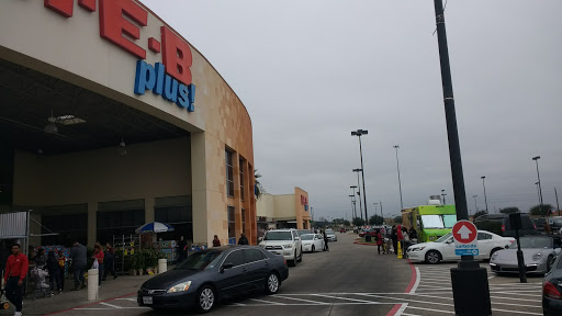 Grocery Store «H.E.B.», reviews and photos, 2805 Business Center Dr, Pearland, TX 77584, USA