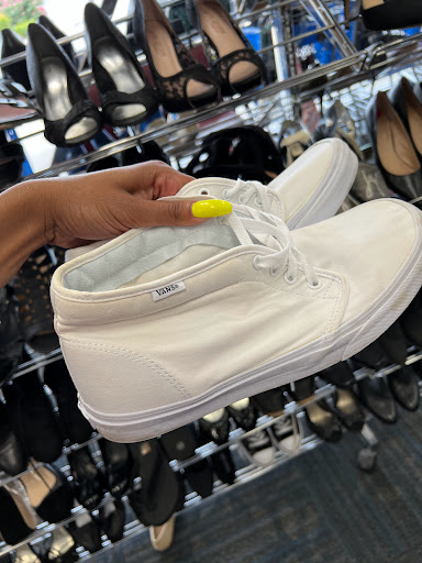 Shopping Mall «Lynnhaven North Shopping Center», reviews and photos, 2720 N Mall Dr, Virginia Beach, VA 23452, USA