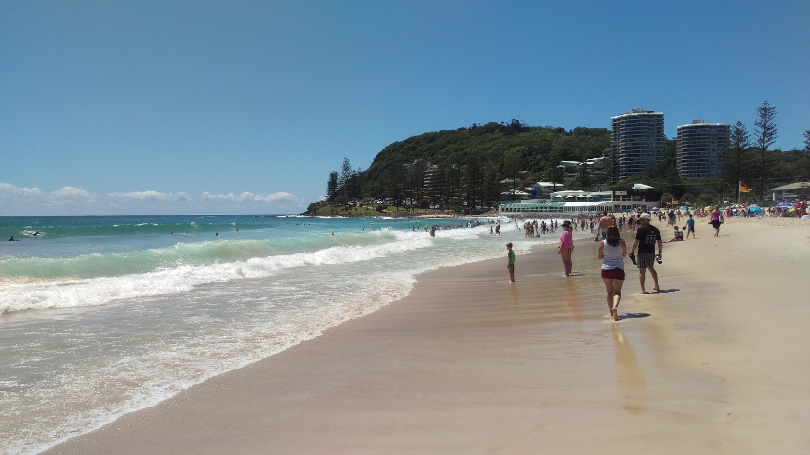 Fotografie cu Burleigh Beach - locul popular printre cunoscătorii de relaxare