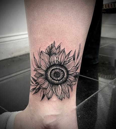 Tattoo Shop «Live Wire Arts», reviews and photos, 161 Higbie Ln, West Islip, NY 11795, USA