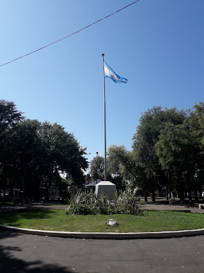 Plaza Eduardo Ader (al Soldado Argentino)