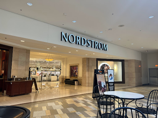 Shopping Mall «Beachwood Place», reviews and photos, 26300 Cedar Rd, Beachwood, OH 44122, USA