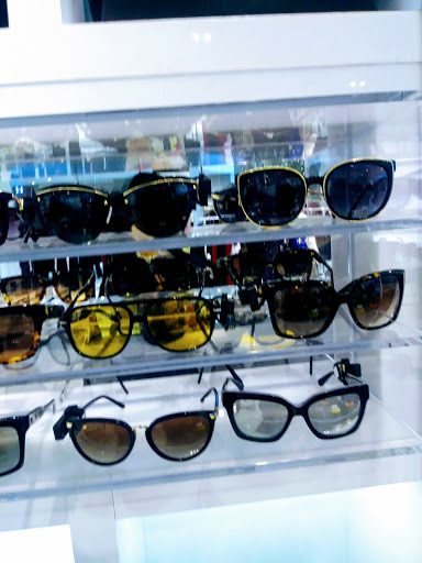 Fashion Accessories Store «Michael Kors», reviews and photos, 1151 Galleria Blvd #121, Roseville, CA 95678, USA