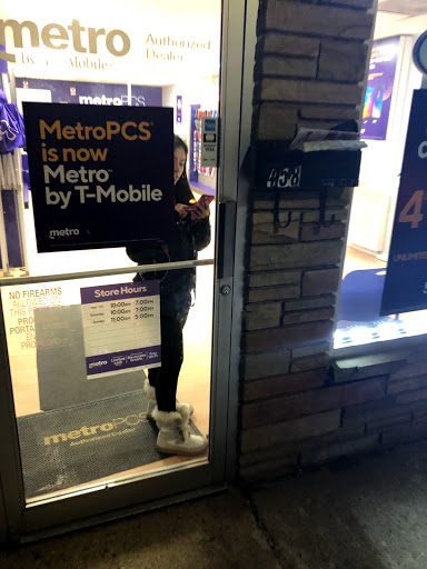 Cell Phone Store «MetroPCS», reviews and photos, 458 N Cedar Lake Rd, Round Lake, IL 60073, USA