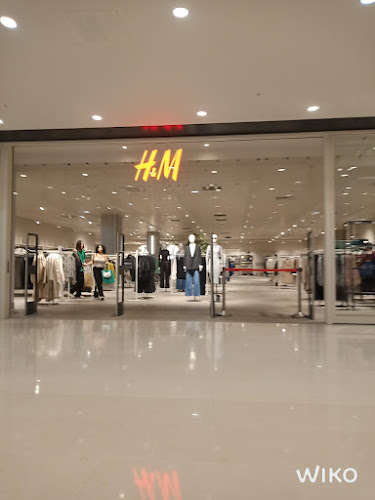 Magasin de vêtements H&M Cergy