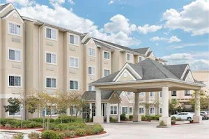 Microtel Inn & Suites by Wyndham Baton Rouge Airport image