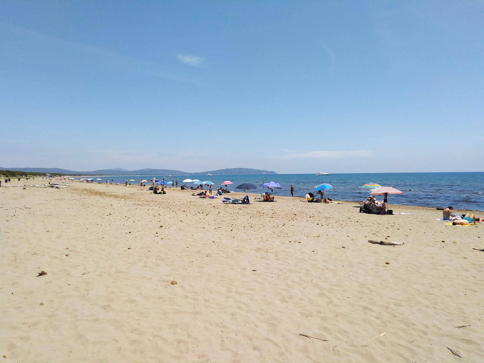 Φωτογραφία του Spiaggia della Feniglia με μακρά ευθεία ακτή