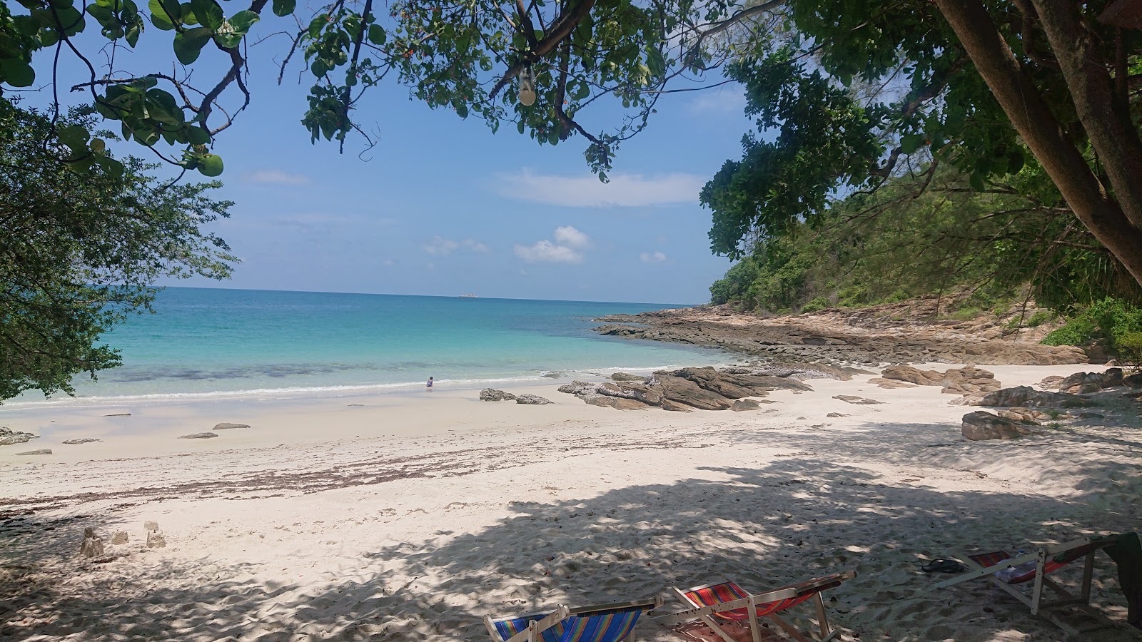 Nuan Beach的照片 背靠悬崖