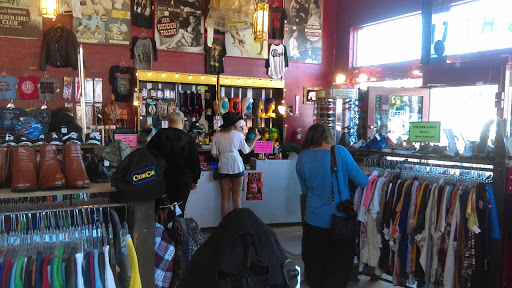 Used Clothing Store «Red Light Clothing Exchange», reviews and photos, 3590 SE Hawthorne Blvd, Portland, OR 97214, USA