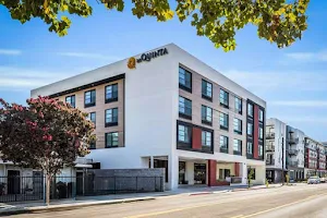 La Quinta Inn & Suites by Wyndham San Jose Silicon Valley image