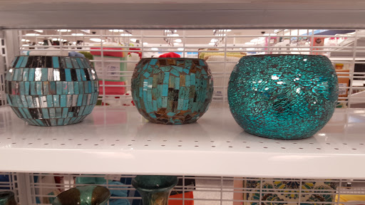 Clothing Store «Ross Dress for Less», reviews and photos, 581 Roosevelt Rd, Glen Ellyn, IL 60137, USA