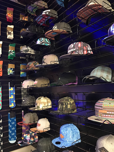 Tobacco Shop «Kazzaz Smoke Shop», reviews and photos, 6355 W Montrose Ave, Chicago, IL 60634, USA