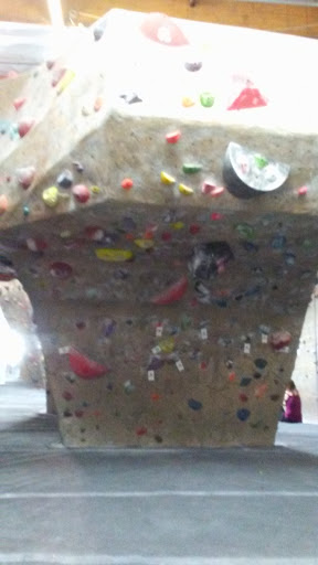Rock Climbing Gym «Hangar 18 Indoor Climbing Gym - South Bay», reviews and photos, 4926 W Rosecrans Ave, Hawthorne, CA 90250, USA
