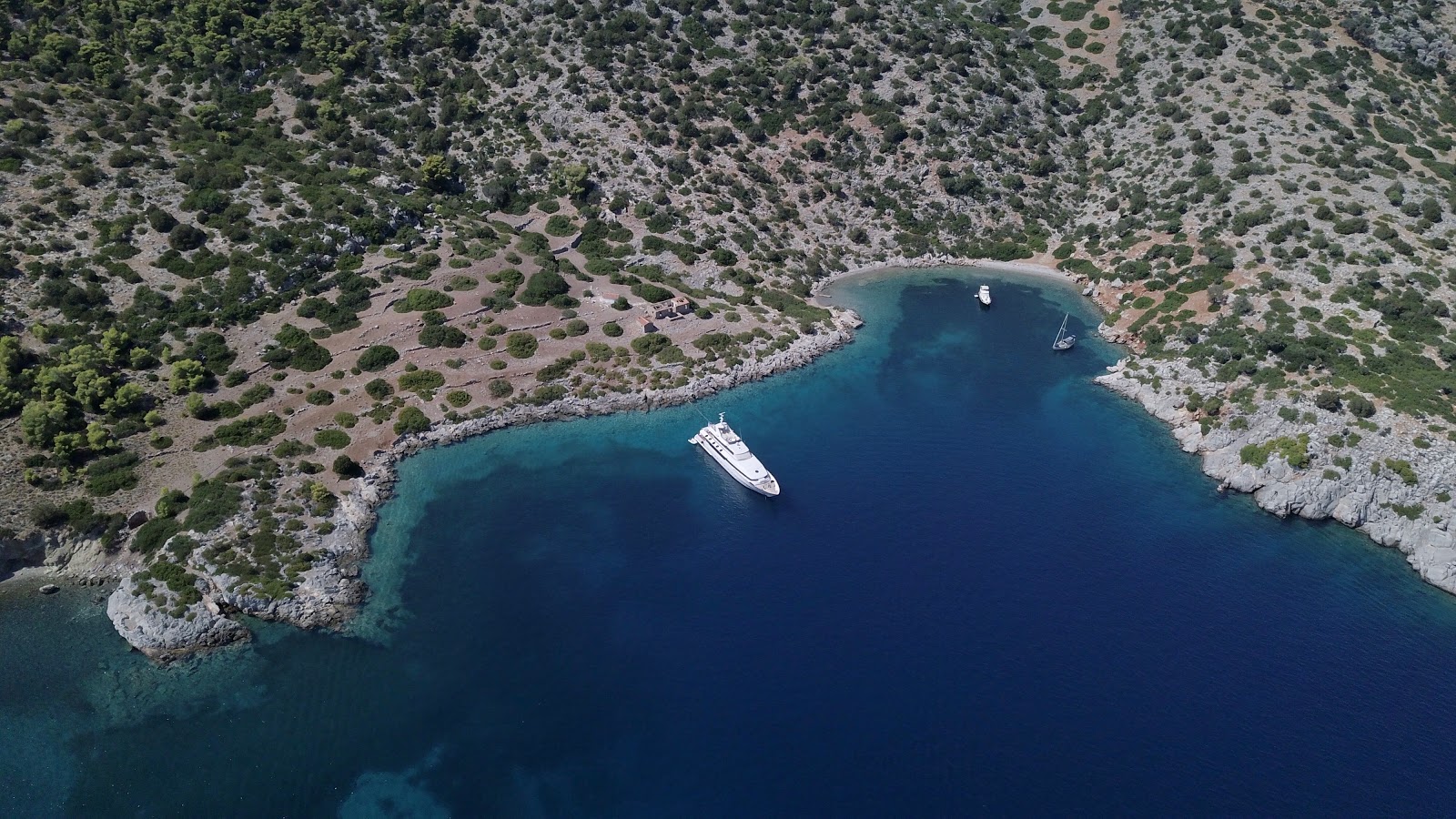 Foto di Paralia Kyras con una superficie del ciottolo leggero