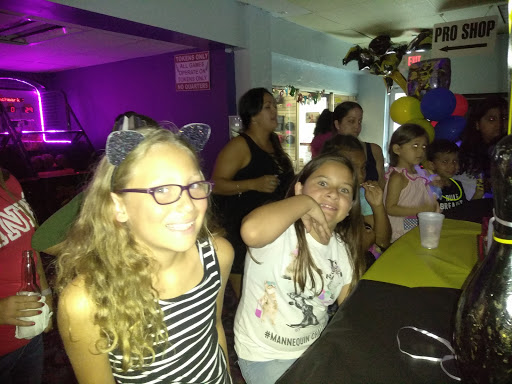 Bowling Alley «Diamond Strike Lanes & Sports Bar», reviews and photos, 2200 N Federal Hwy, Pompano Beach, FL 33062, USA