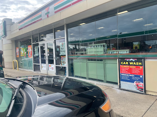 7-Eleven, 1700 Brookpark Rd, Cleveland, OH 44109, USA, 