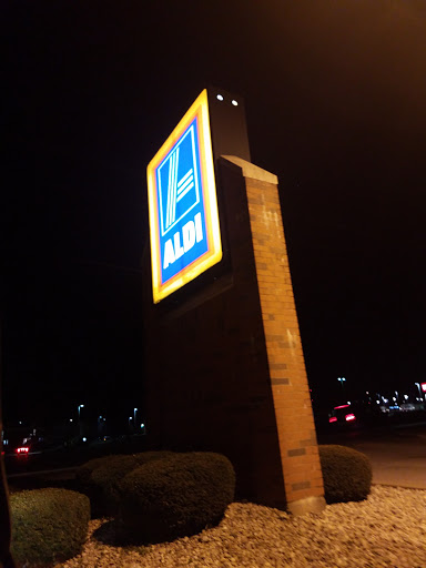 Supermarket «ALDI», reviews and photos, 3131 E 10th St, Jeffersonville, IN 47130, USA