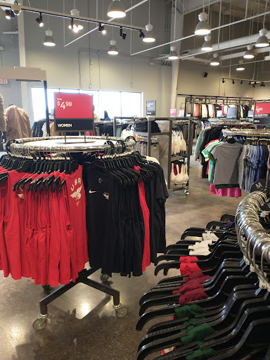 Clothing Store «Nike Factory Store», reviews and photos, 243 Tanger Dr Suite 243, Williamsburg, IA 52361, USA