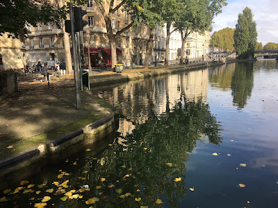 A Paris, au bord de l'eau à Paris
