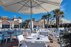 Salus Beach & Restaurant image