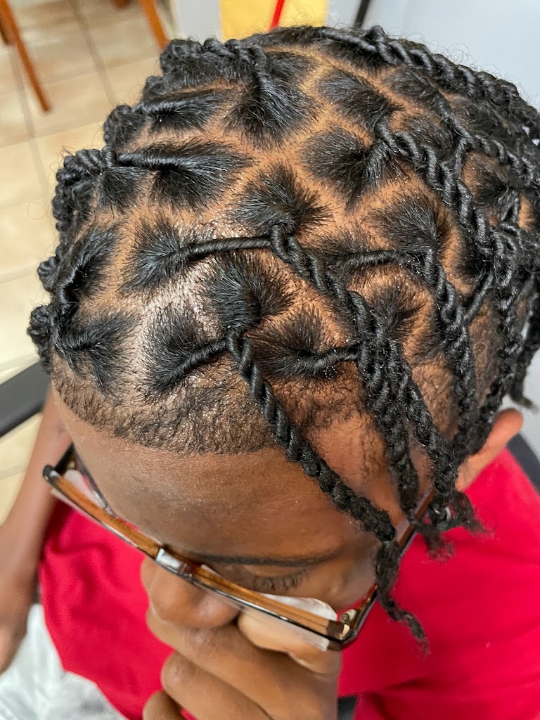 Vee's Loc and Braid Studio 33617