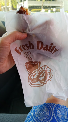 Donut Shop «Donut Hut», reviews and photos, 2025 W Magnolia Blvd, Burbank, CA 91506, USA