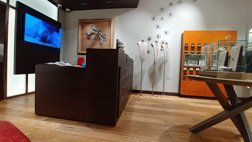 Jewelry Store «UNOde50», reviews and photos, 919 Lincoln Rd, Miami Beach, FL 33139, USA