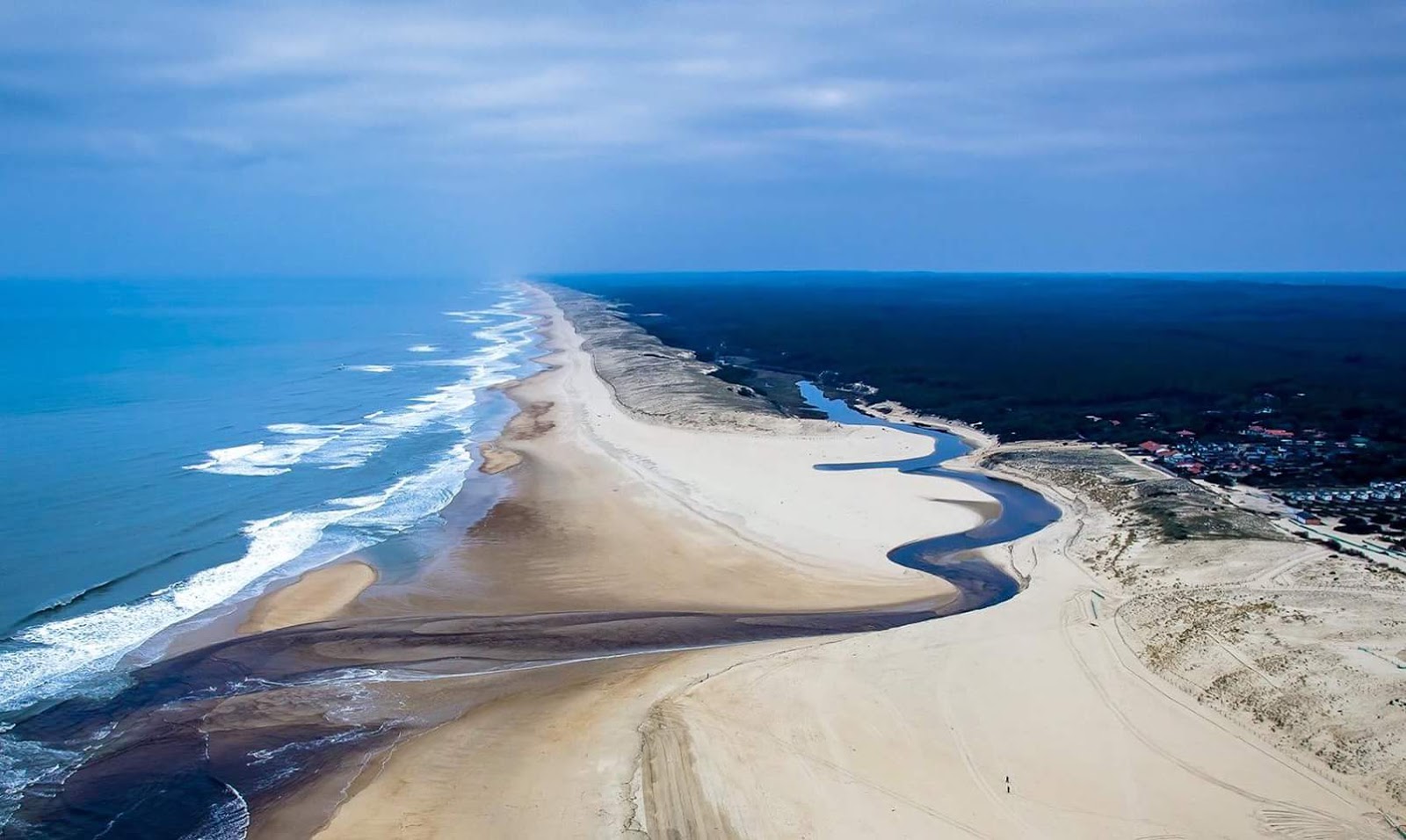 Foto von Moliets Strand mit langer gerader strand