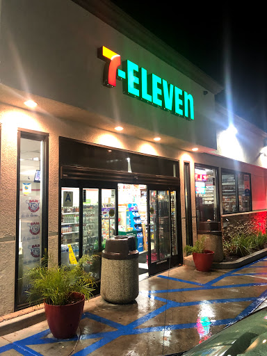 Convenience Store «7-Eleven», reviews and photos, 24137 Lyons Ave, Newhall, CA 91321, USA