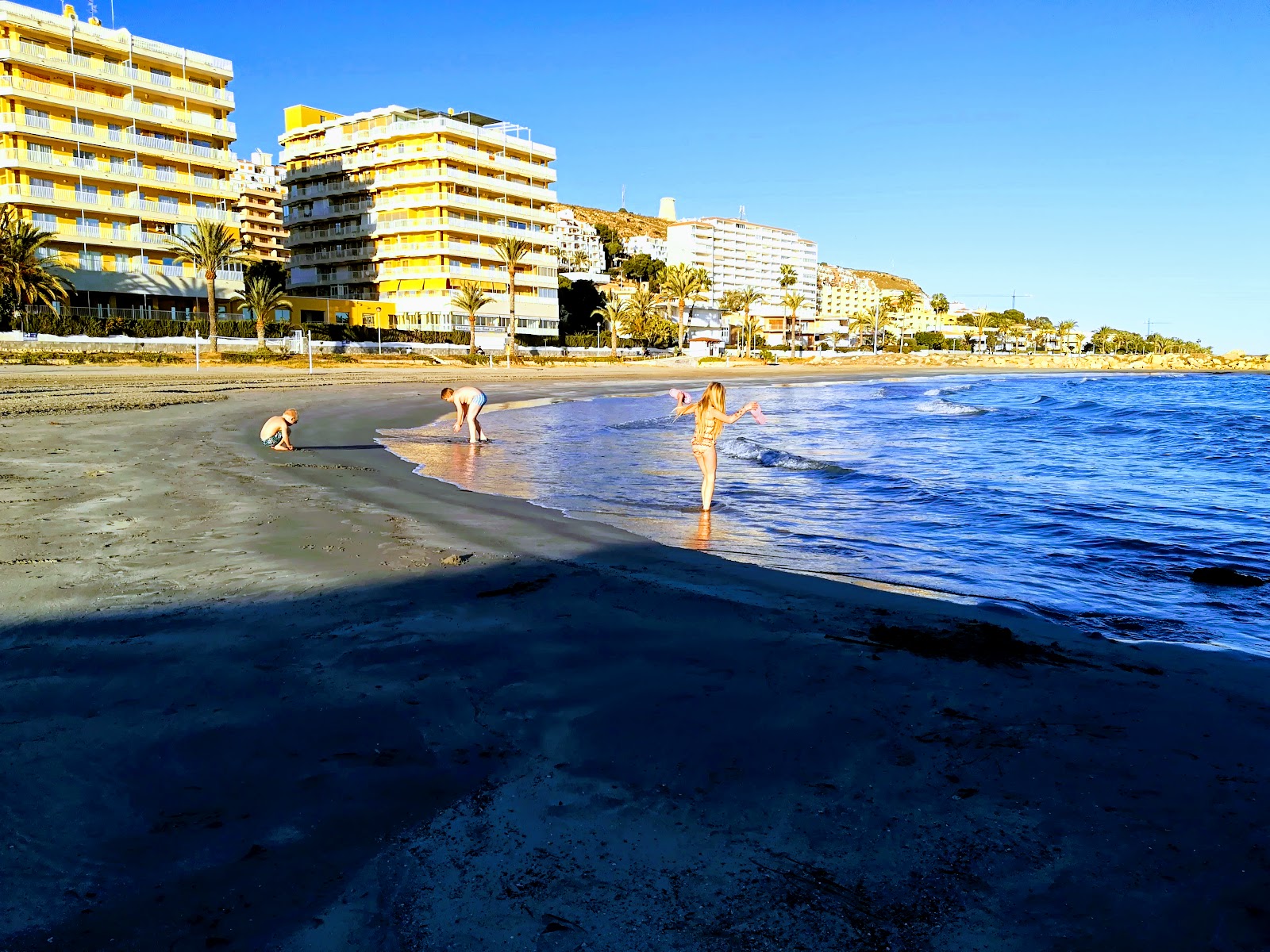 Foto av Calas Santa Pola med lång rak strand