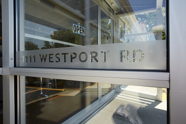 Used Car Dealer «Autobahn», reviews and photos, 1111 Westport Rd, Kansas City, MO 64111, USA