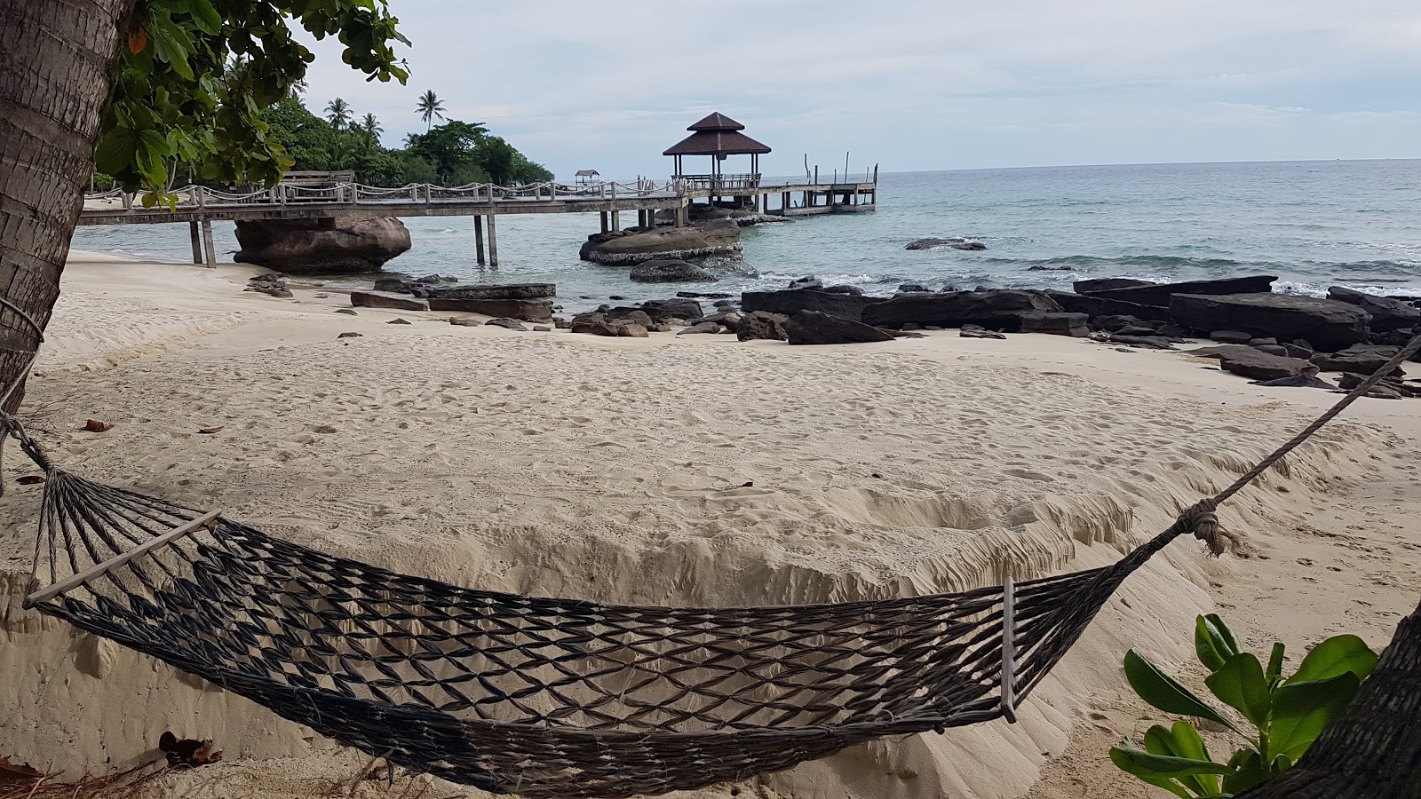 Foto van Haad Noi Strand en de nederzetting