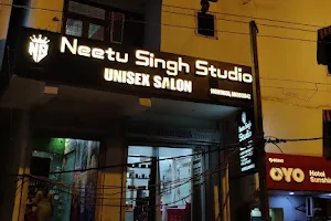 Neetu Singh studio unisex salon image