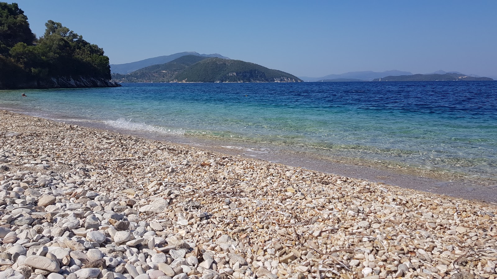 Foto van Kamari Beach met een ruime kustlijn