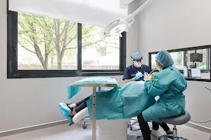 Dr Victor Hazout, Chirurgien-dentiste, Parodontiste, Chirurgie et Implantologie image