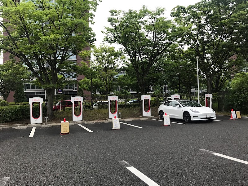 Tesla充電スタンド